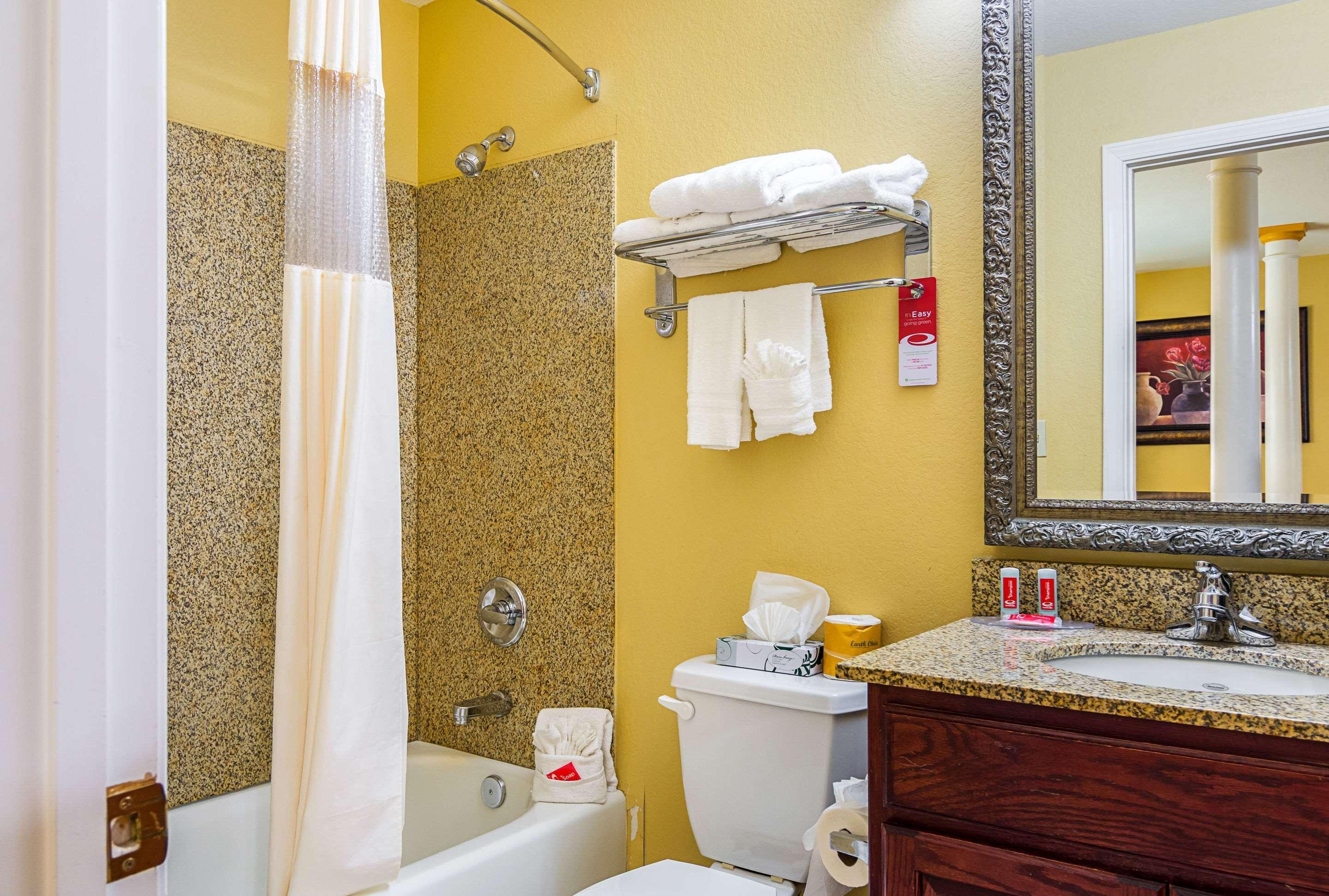 Econo Lodge Inn & Suites Брайънт Екстериор снимка
