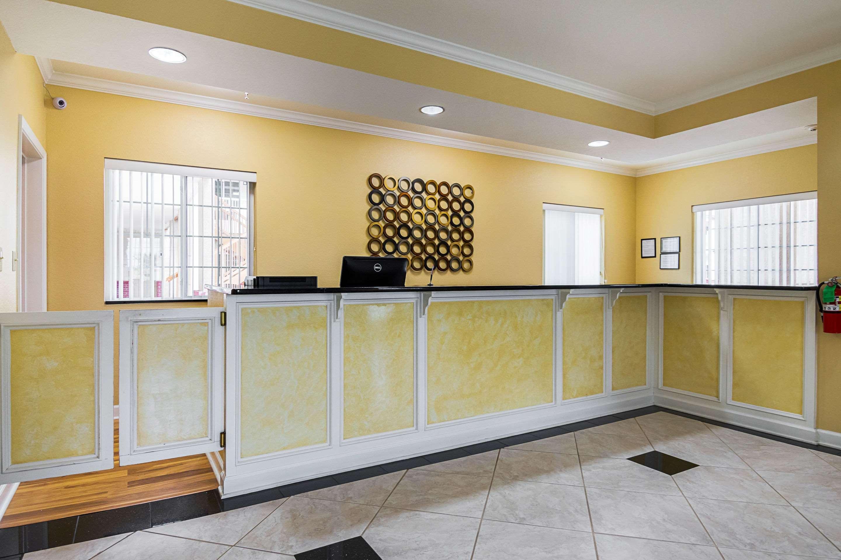 Econo Lodge Inn & Suites Брайънт Екстериор снимка