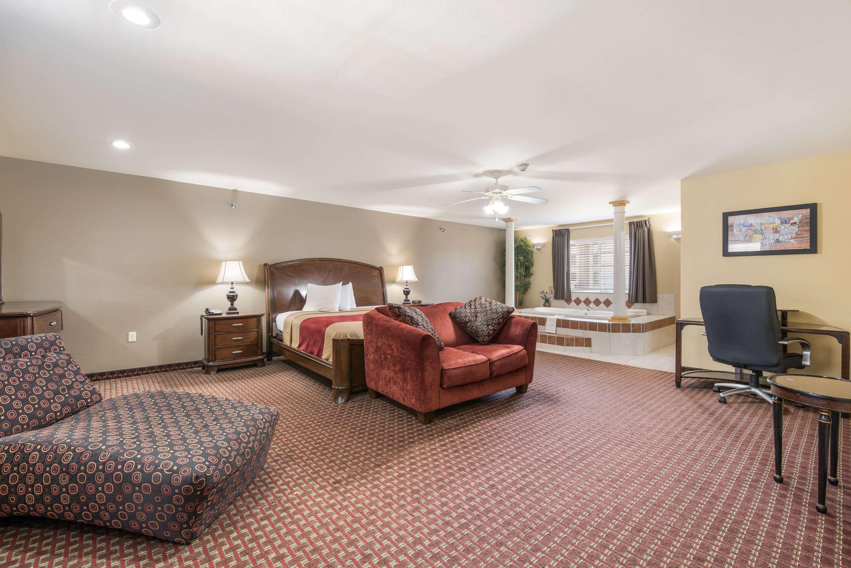 Econo Lodge Inn & Suites Брайънт Екстериор снимка