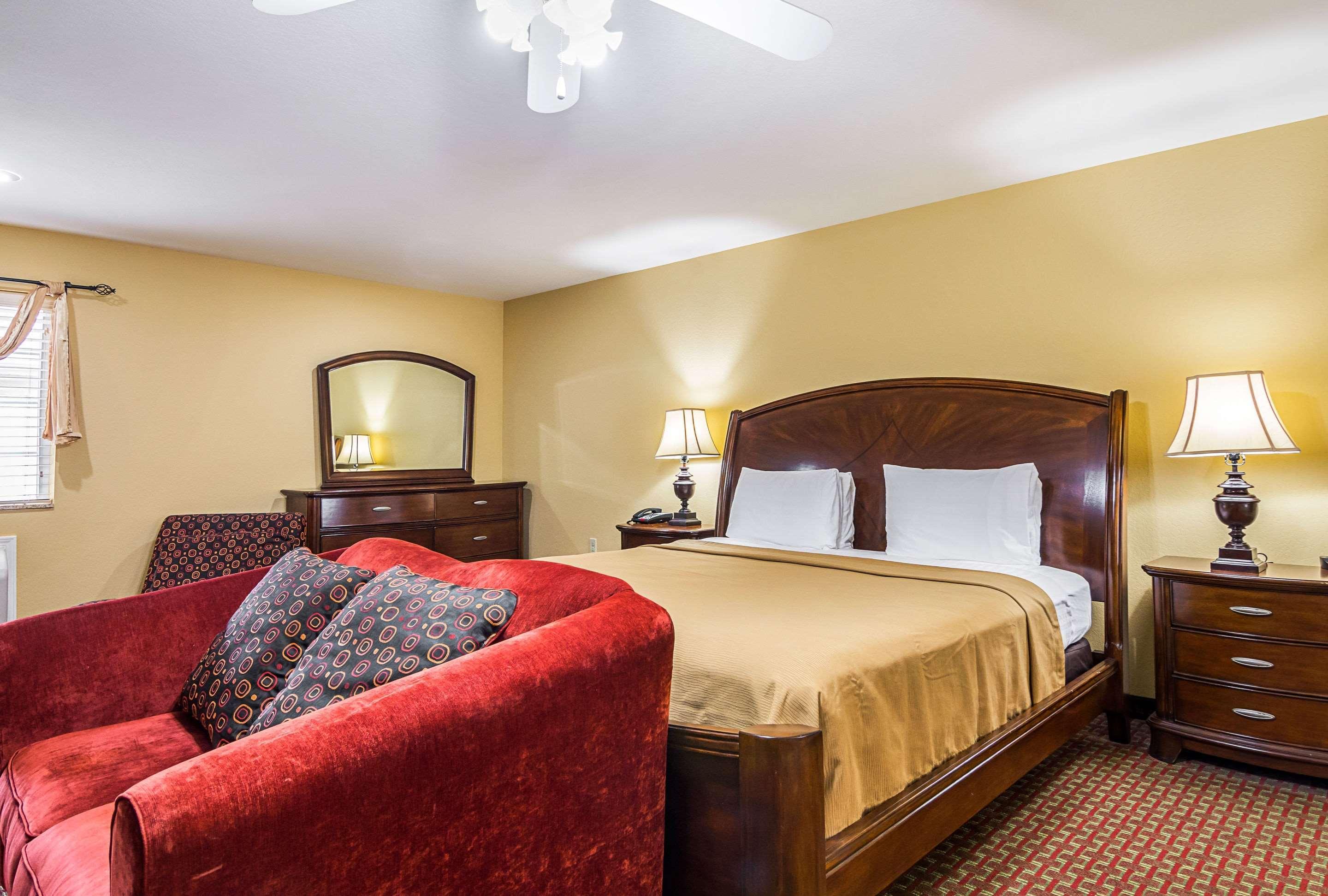 Econo Lodge Inn & Suites Брайънт Екстериор снимка