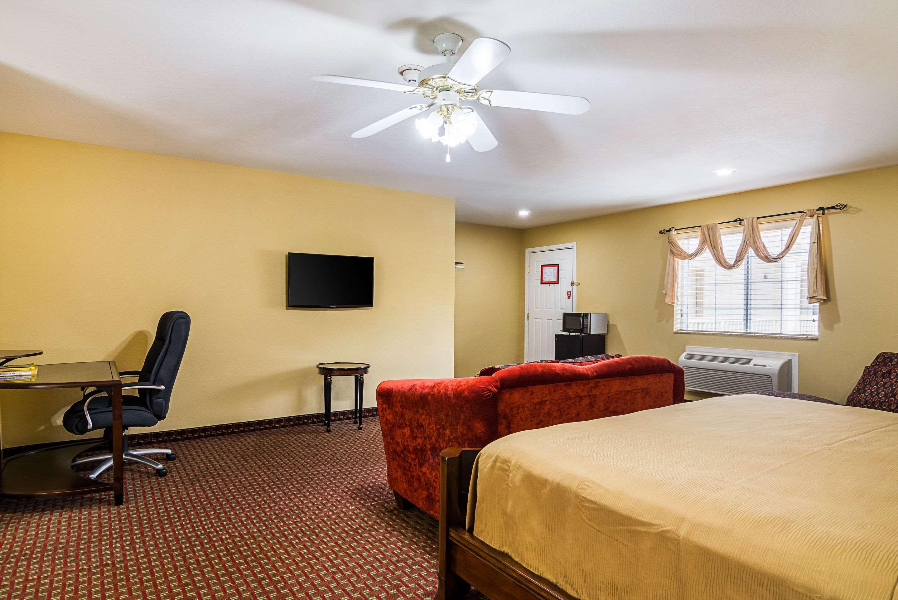 Econo Lodge Inn & Suites Брайънт Екстериор снимка