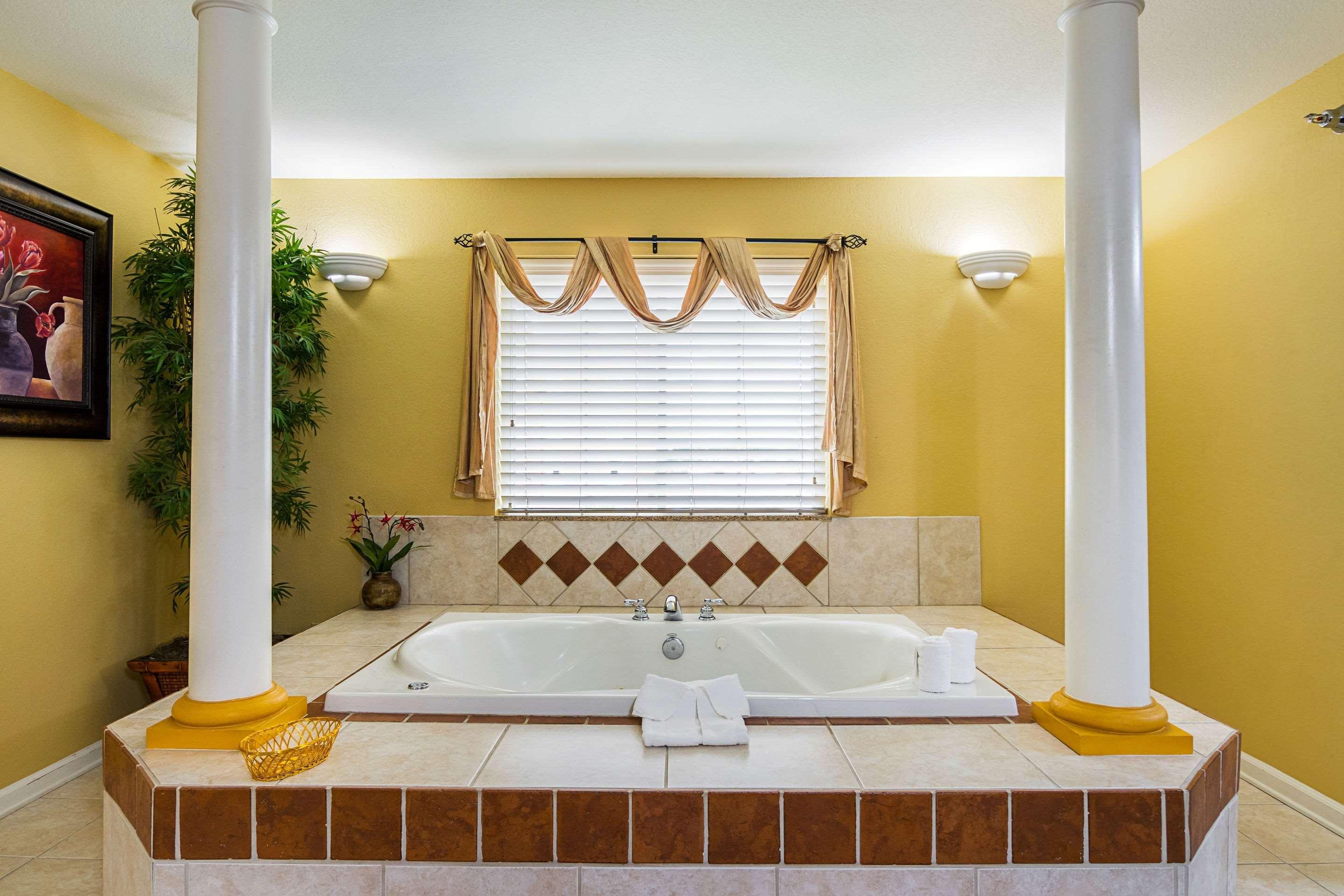 Econo Lodge Inn & Suites Брайънт Екстериор снимка