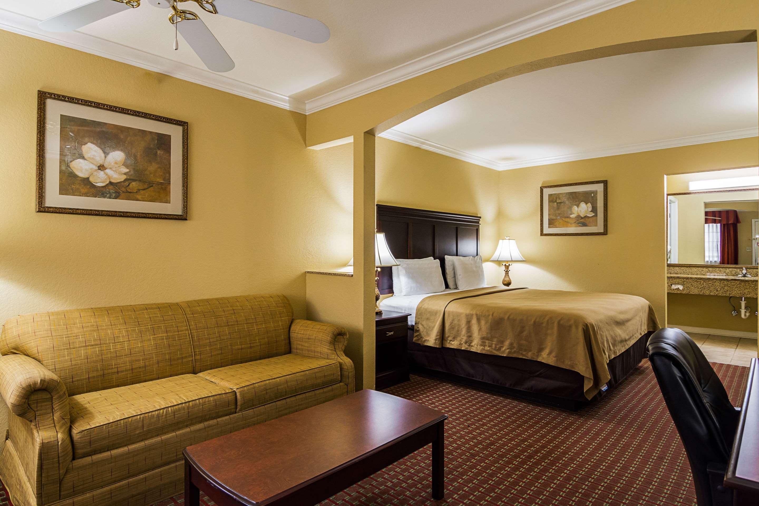 Econo Lodge Inn & Suites Брайънт Екстериор снимка