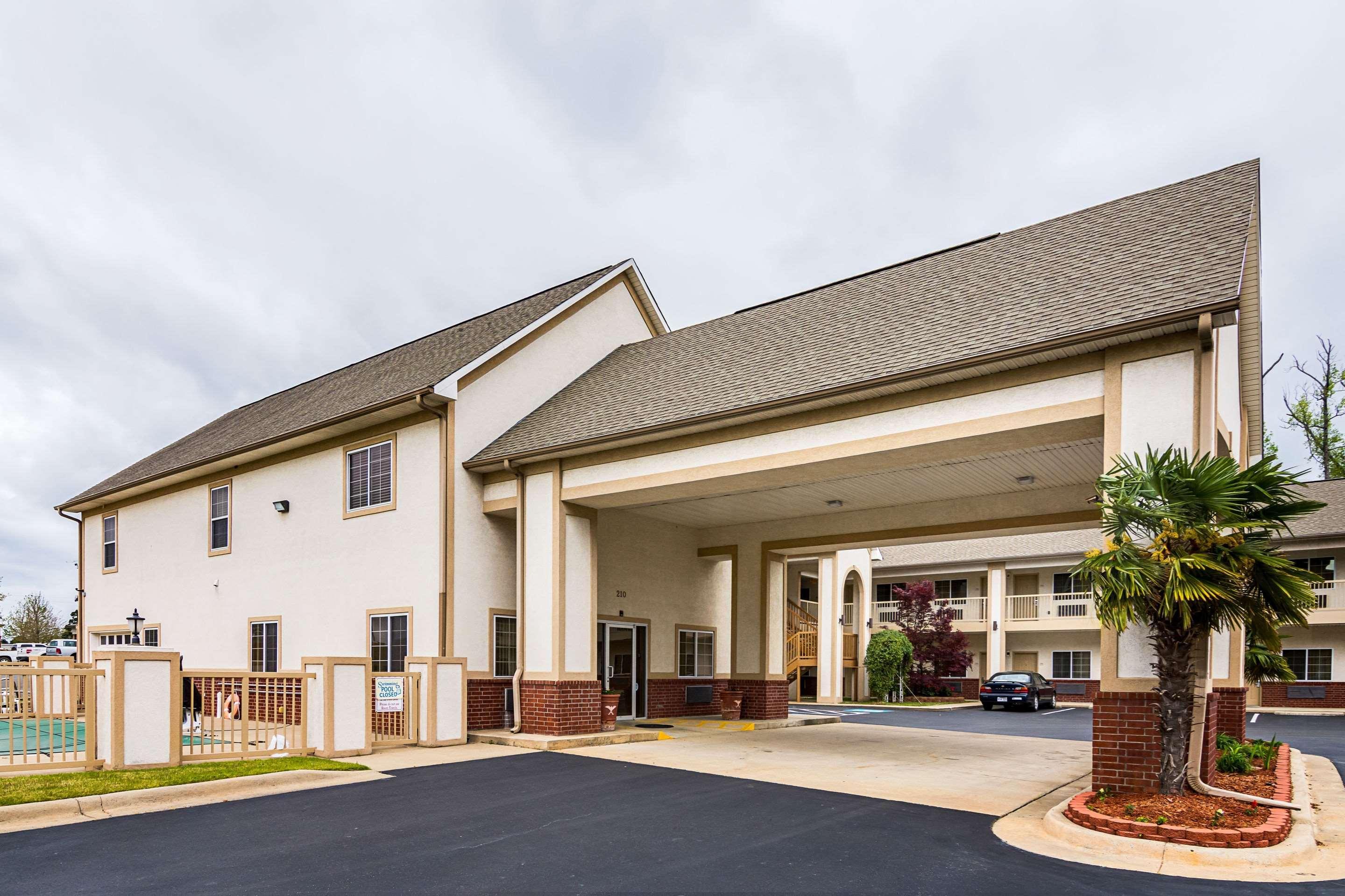 Econo Lodge Inn & Suites Брайънт Екстериор снимка