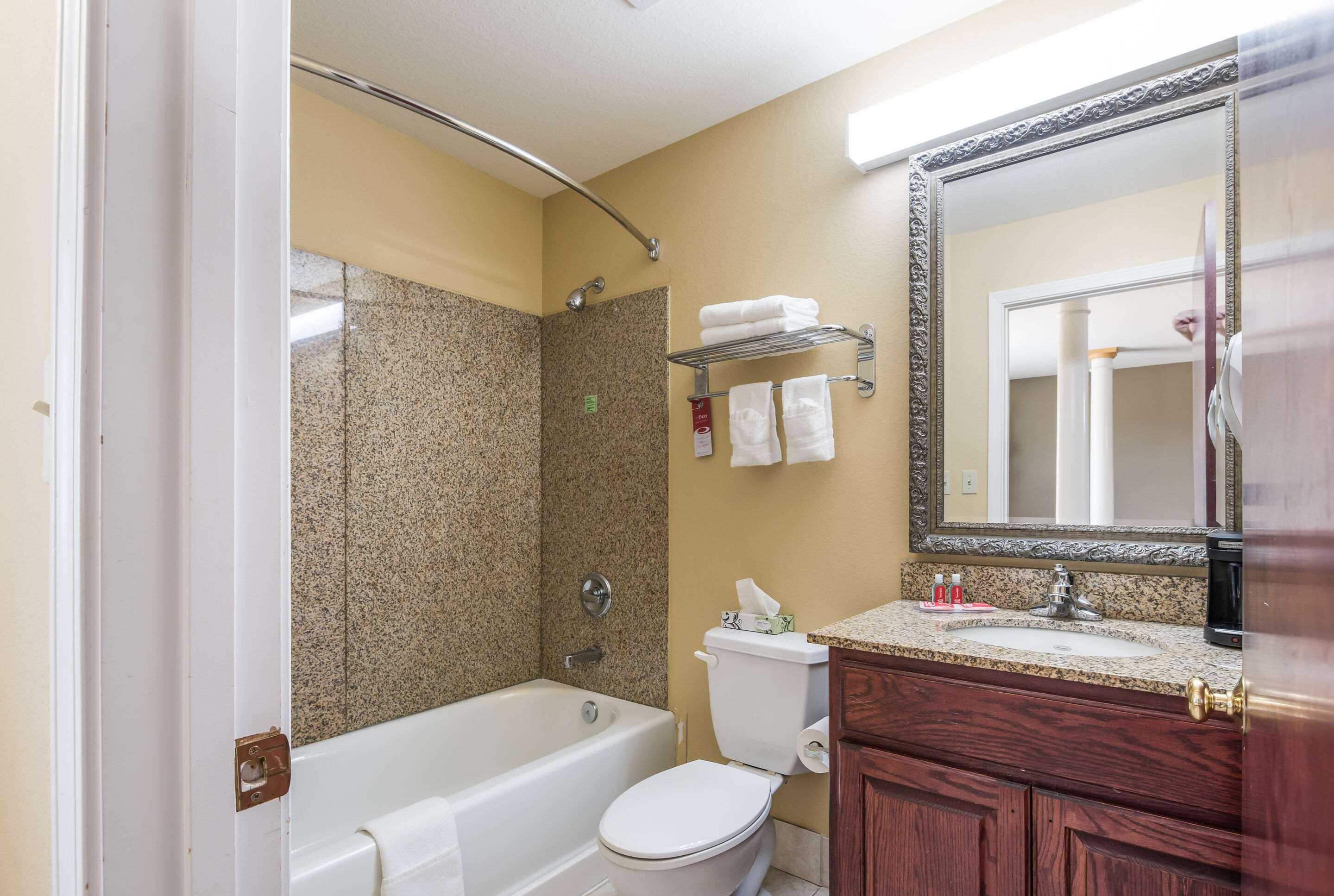 Econo Lodge Inn & Suites Брайънт Екстериор снимка