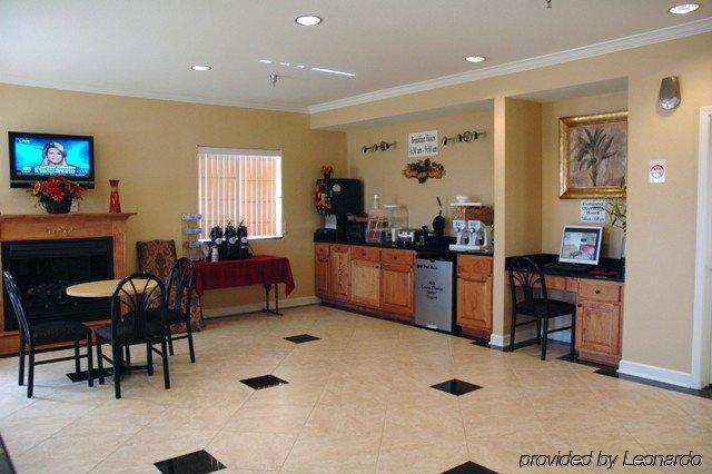 Econo Lodge Inn & Suites Брайънт Ресторант снимка