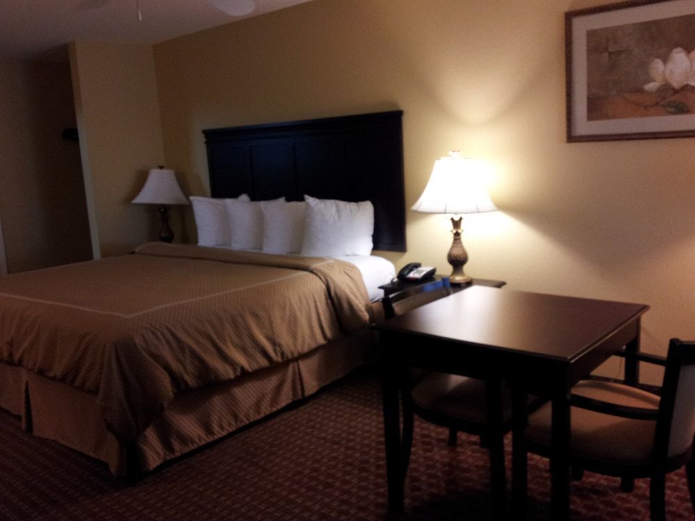 Econo Lodge Inn & Suites Брайънт Екстериор снимка